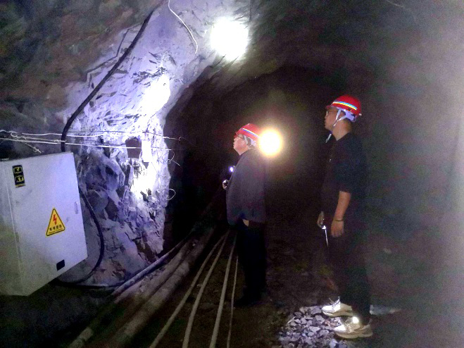 20250410/67f78c73456e1.jpg 陜西地礦六隊督導組深入潼關礦區督導復工復產工作a.jpg