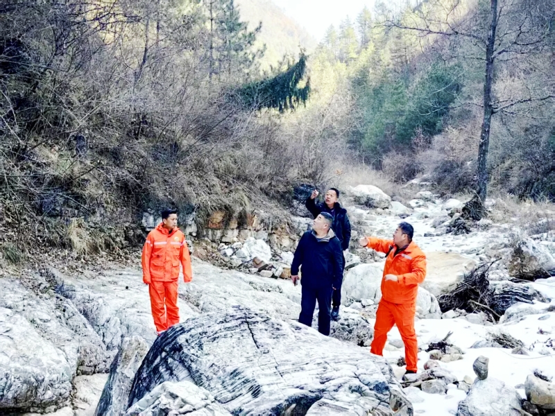 陜西地礦綜合隊全力開展洛南縣震后地災應急排查工作